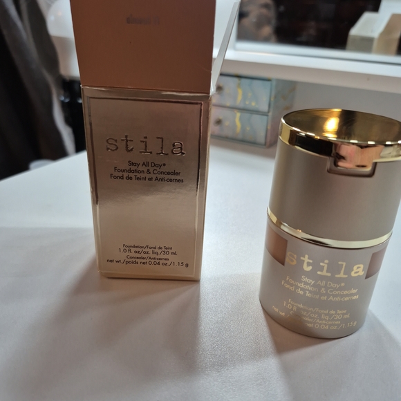 Stila Stay All Day Foundation & Concealer almond 11 - Picture 1 of 10